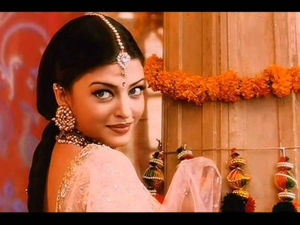 लोग वशीकरण के लिए भी काजल का प्रयोग करते हैं लोग वशीकरण के लिए भी काजल का प्रयोग करते हैं