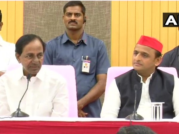 दोनों नेताओं के बीच एक घंटे तक चली मुलाकात दोनों नेताओं के बीच एक घंटे तक चली मुलाकात