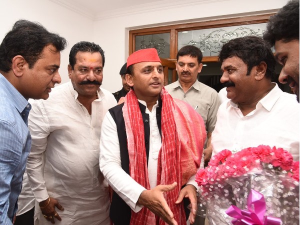 कांग्रेस और बीजेपी सरकारें पूरी तरह फेल कांग्रेस और बीजेपी सरकारें पूरी तरह फेल