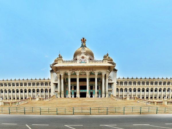 कौन है प्रोटेम स्पीकर