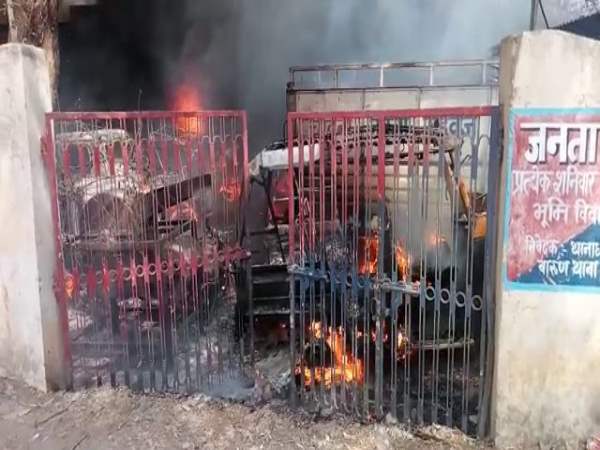 ट्रैक्टर से हुई थी युवकी की मौत