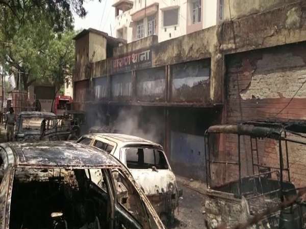 किसी माफिया द्वारा बदला लेने के लिए किया गया बवाल