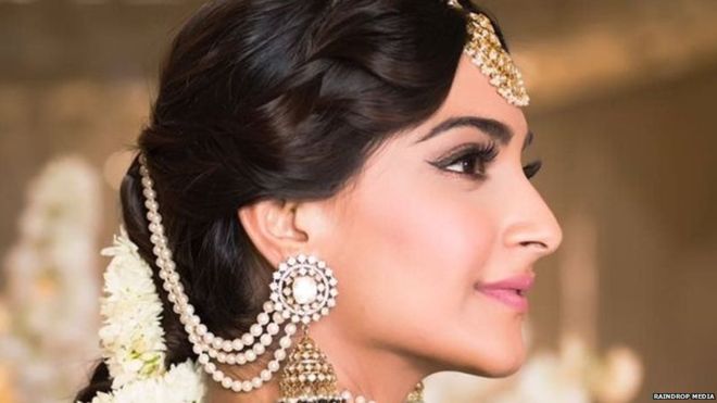 सिर्फ़ सोनम ही नहीं, बॉलीवुड से बाहर का हमसफ़र इन्होंने भी चुना सिर्फ़ सोनम ही नहीं, बॉलीवुड से बाहर का हमसफ़र इन्होंने भी चुना