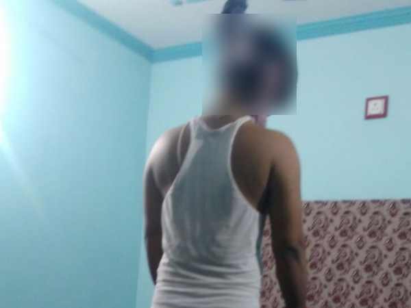 डॉक्टर का शव फंदे से लटका था डॉक्टर का शव फंदे से लटका था