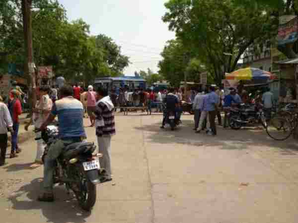 फिर दोस्तों पर आरोप