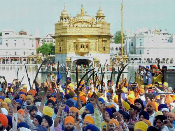 13 अकाली कार्यकर्ता मारे गए 