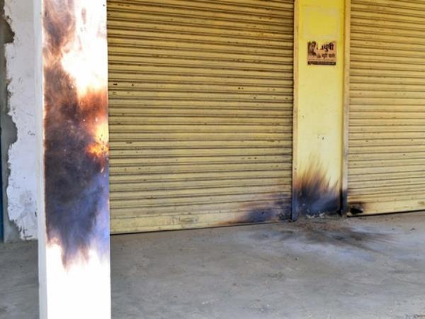 allahabad goons thrown back to back 11 bomb on 2 contractor allahabad goons thrown back to back 11 bomb on 2 contractor