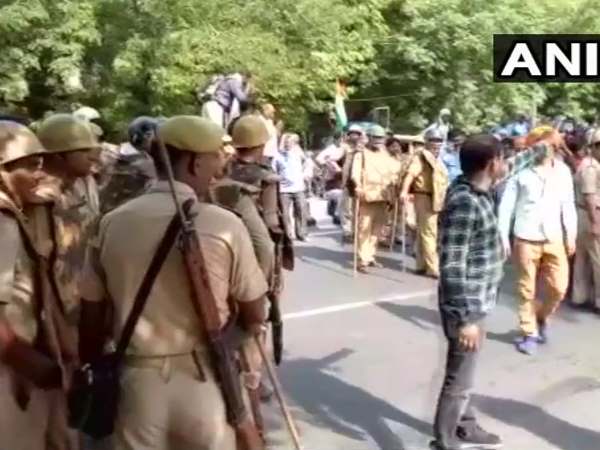 Police, lathi charge, BEd, TET, Lucknow, job