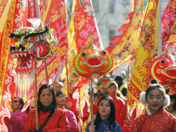 पुरुषों को रि-एजुकेशन सेंटर में रोका गया 