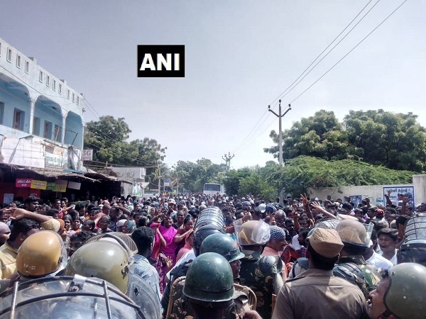 tamilnadu protest in Tuticcorin demanding closure of Sterlte Copper factory, one dead 