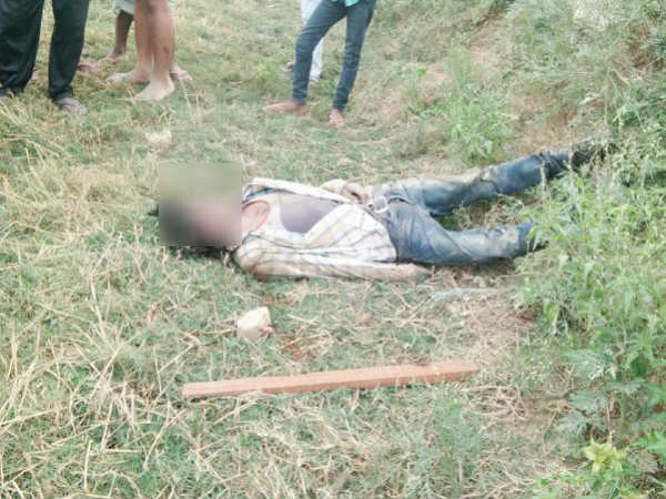 पति-पत्नी समेत चार गिरफ्तार 