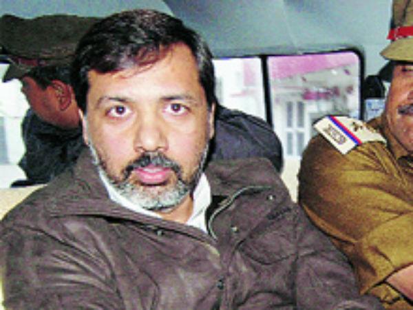 पत्नी के कारण सुर्खियों में आए थे धनंजय सिंह