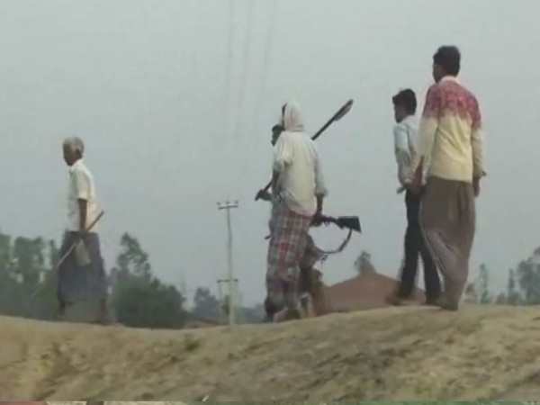 ग्रामीणों ने खुद उठाया सुरक्षा का जिम्मा