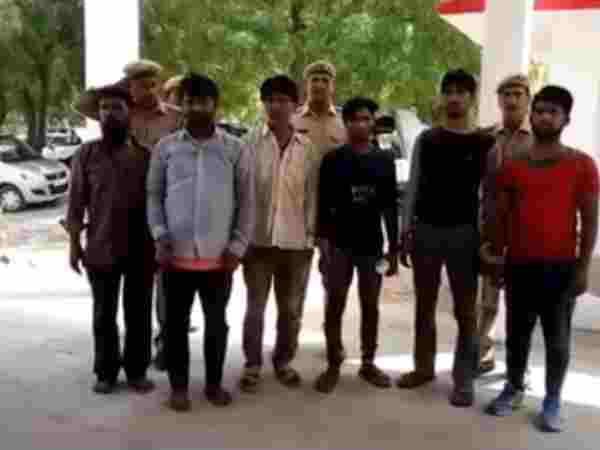 Gang of six looters arrested by police in Etawah Gang of six looters arrested by police in Etawah