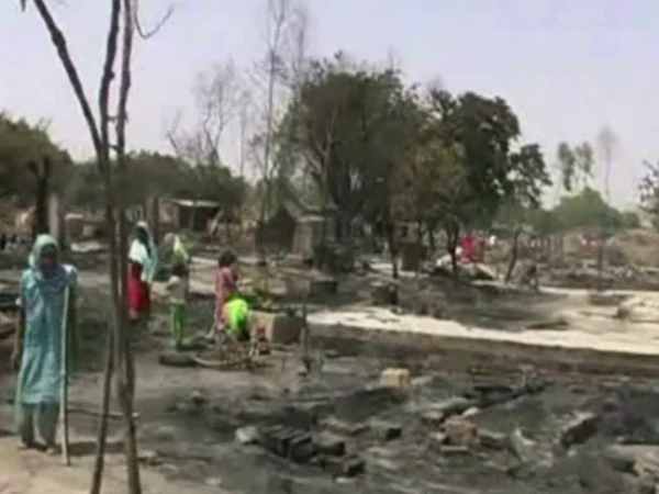 A husband burnt many housed in a village in Farrukhabad