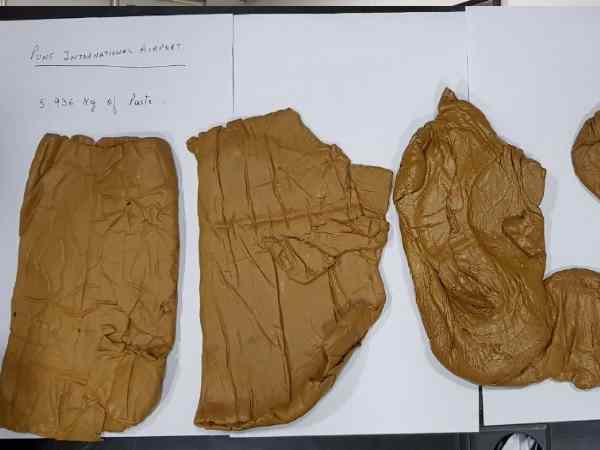 A woman caught on Pune airport smuggling gold worth one crore