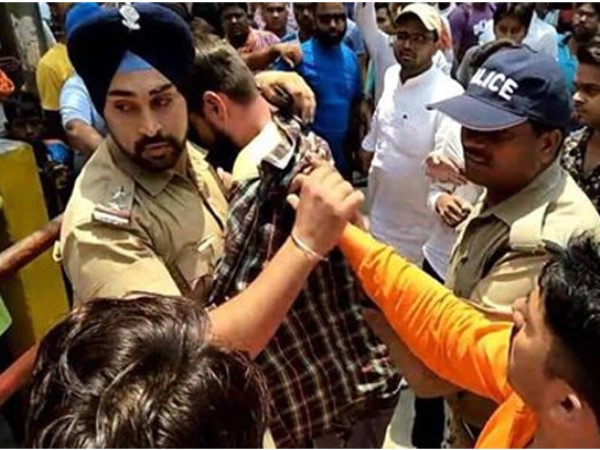 सोशल मीडिया पर वायरल हो रहा वीडियो 