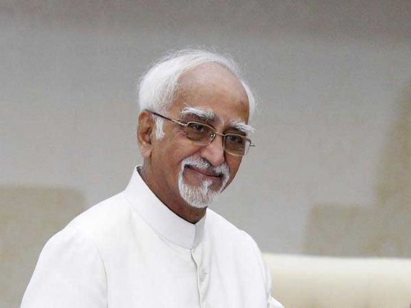 अंसारी ने एएमयू छात्रों की मांग का समर्थन किया