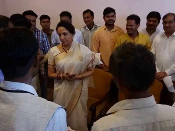 Hema Malini celebrated Mothers Day in Mathura Hema Malini celebrated Mothers Day in Mathura