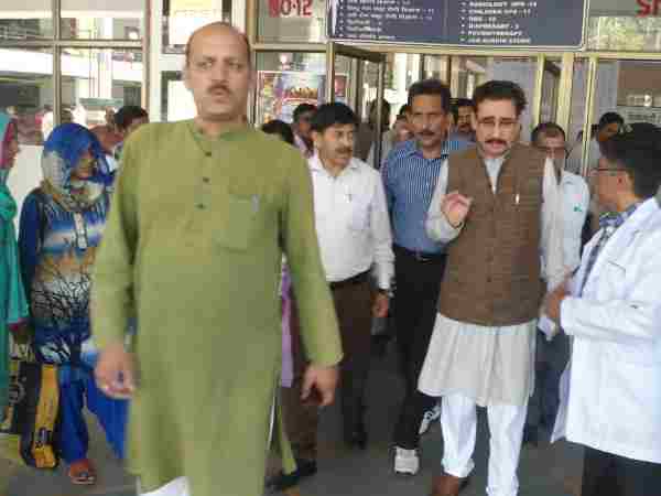 Cylinder ruptures:two people died,27 injured