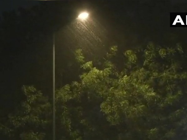 delhi,weather, weather report, weather, rain lashes delhi, rain