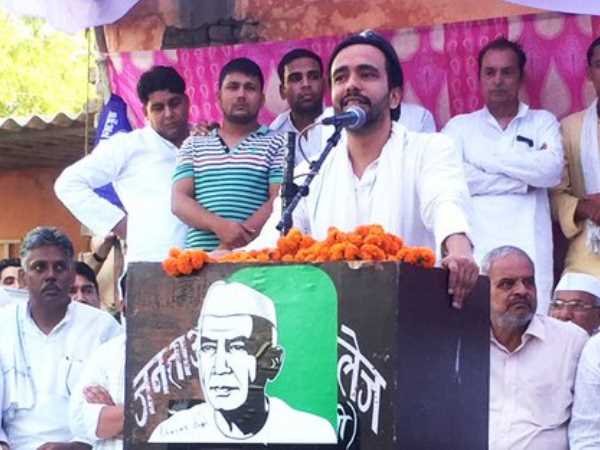 गांव-गांव जाकर लोगों से मिले