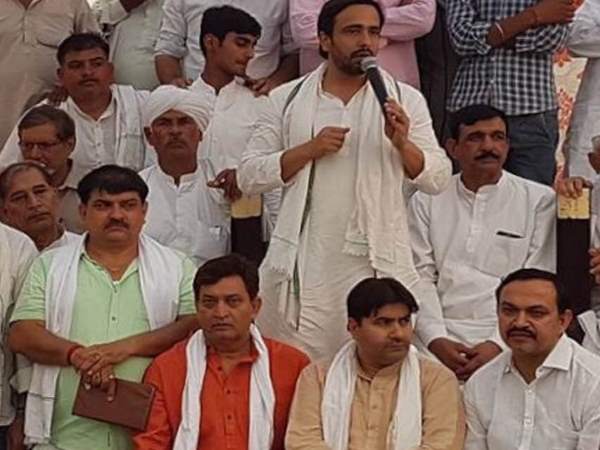 'चुनाव आयोग ने नहीं मानी मांग तो जाएंगे कोर्ट'