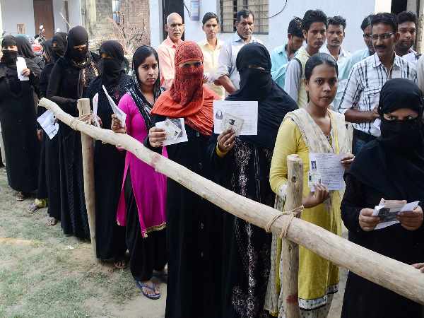 270 बूथों पर ईवीएम में गड़बड़ी का आरोप