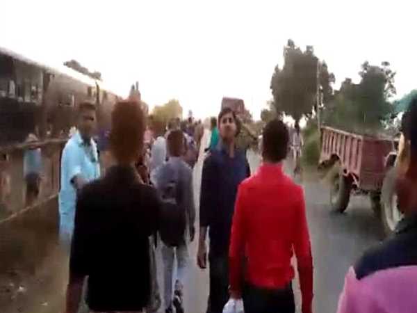 oil tank leaks in Kasganj Express, train started falling on the passengers hot oil 