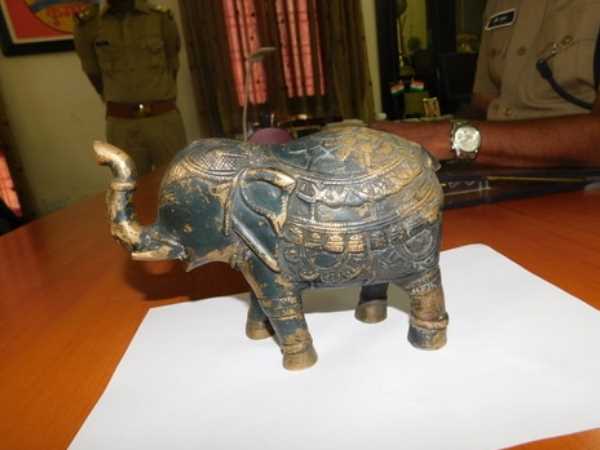 Two smugglers arrested in Kaushambi Two smugglers arrested in Kaushambi