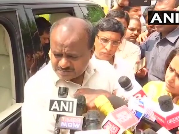 बीजेपी विधायकों को डरा रही है