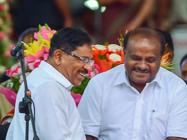 वित्त मंत्रालय को लेकर तकरार वित्त मंत्रालय को लेकर तकरार