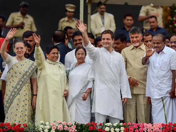 ममता के काफिले को एक मिनट के लिए रोका गया था