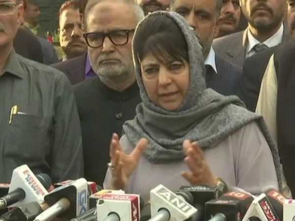 Mehbooba Mufti says Centre should consider ceasefire in kashmir from ramzan and Amarnath Yatra Mehbooba Mufti says Centre should consider ceasefire in kashmir from ramzan and Amarnath Yatra
