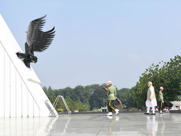 शहीदों को दी श्रद्धांजलि 