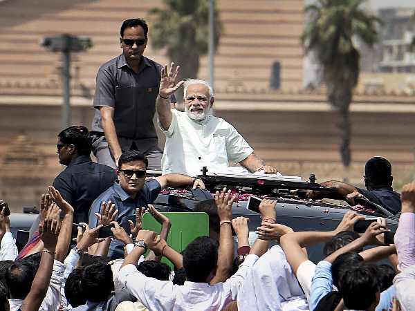 पीएम मोदी ने दिल्ली में रोड-शो भी किया