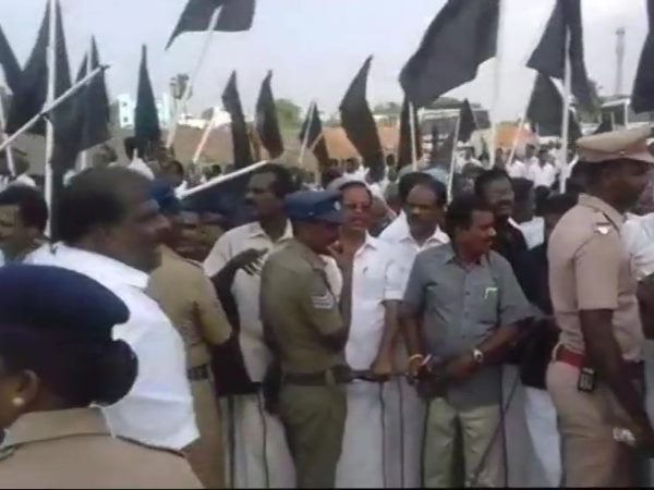 TamilNadu, DMk members show black flags Nirmala Sitharaman, Ramanathapuram, Parthibanur, DMk,black flag, Nirmala Sitharaman
