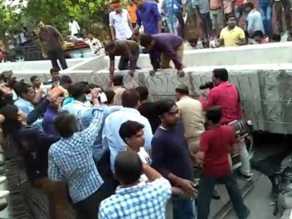 Very tragic Pics of overbridge fall in Varanasi