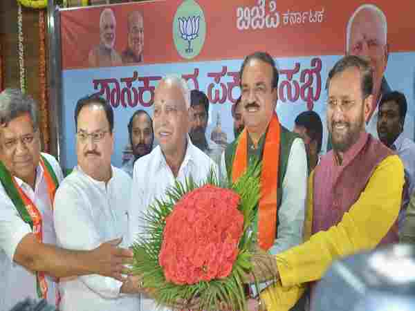 लिंगायतों के सबसे बड़े नेता हैं येदुरप्पा