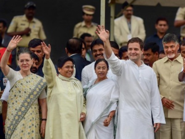 कल मंच पर विपक्षी एकजुटता की झलक दिखी थी