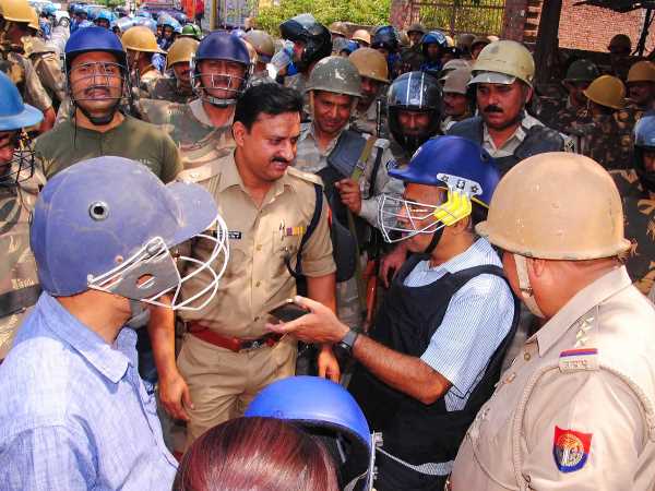 परिजनों ने चार लोगों को किया नामजद