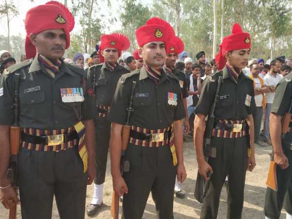 सैन्य सम्मान से किया गया अंतिम संस्कार