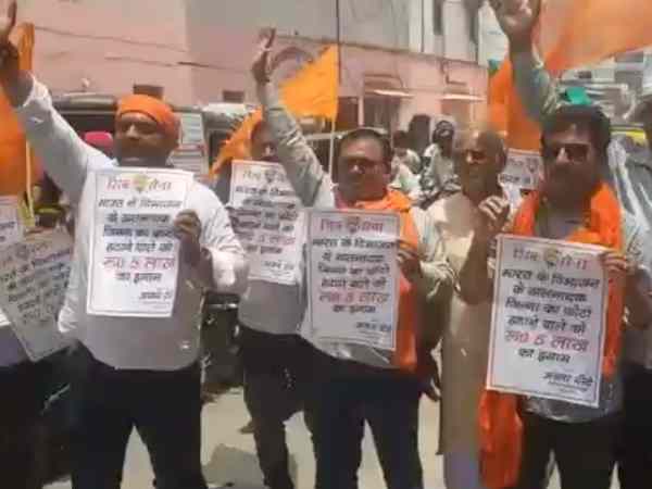 Shiv Sena announced to give 5 lakh prize on AMU Jinnah photo
