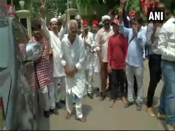 बुजुर्ग का 'खुजली' डांस देखिए 