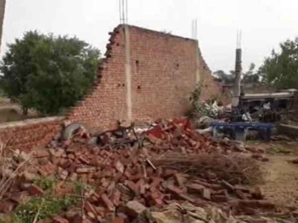 आंधी में जीवन अस्त-व्यस्त