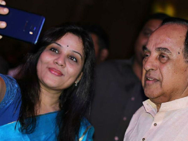 डी रूपा ने बीजेपी सांसद सुब्रह्मण्यम स्वामी के साथ ली सेल्फी 