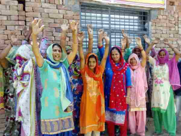 Women locked the shop of wine in Sambhal