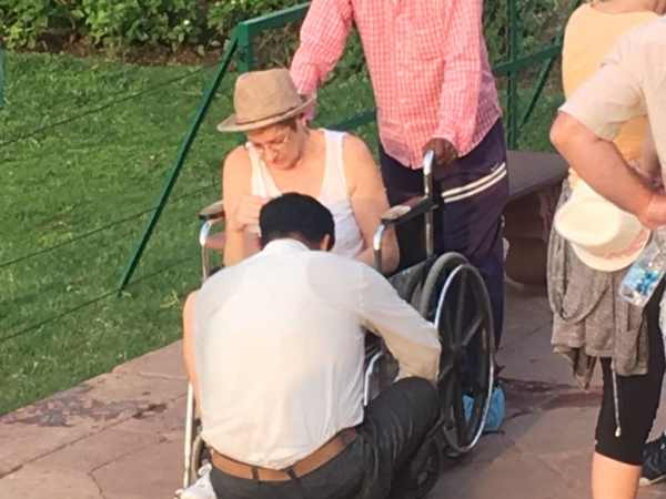 Monkeys attacked on foreign tourists in Agra