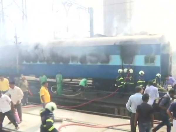 Mumbai, Fire broke out in train coach, train, Chhatrapati Shivaji terminus, fire