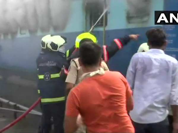 Mumbai, Fire broke out in train coach, train, Chhatrapati Shivaji terminus, fire